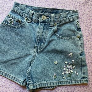 🪻GAP Floral Embroidered Denim Shorts🪻7 SLIM